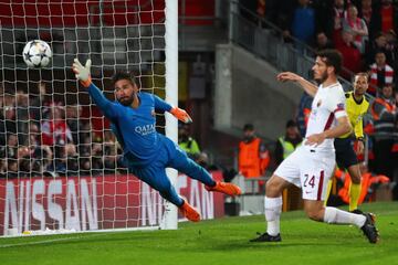 5-0. Alisson Becker en el quinto gol que marcó Roberto Firmino.