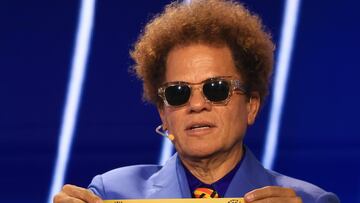 Miami (United States), 05/12/2024.- Brazilian artist Romero Britto displays the lot of Pachuca during the FIFA Club World Cup 2025 Draw ceremony in Miami, USA, 05 December 2024. FIFA's new club competition will be played for the first time from 15 June to 13?July 2025 in 12 stadiums across the USA. (Mundial de Fútbol, Brasil, Roma) EFE/EPA/CRISTOBAL HERRERA-ULASHKEVICH