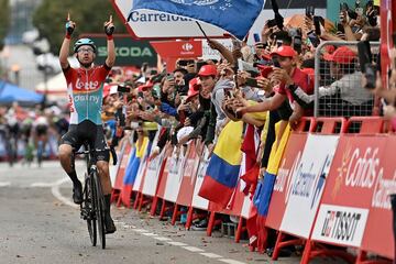 Andreas Kron celebra la victoria en la segunda etapa de La Vuelta.