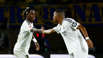 Soccer Football - LaLiga - Las Palmas v Real Madrid - Estadio Gran Canaria, Las Palmas, Spain - August 29, 2024 Real Madrid's Vinicius Junior celebrates with Real Madrid's Kylian Mbappe after scoring their first goal REUTERS/Borja Suarez