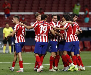 1-0. Saúl Ñíguez celebró el primer gol.