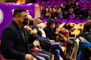 Confesiones entre Ronaldo y Weissman en el baloncesto