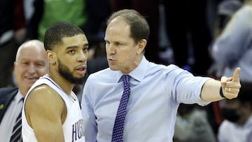The 54-year-old former University of Washington coach has reportedly reached an agreement with the Suns to form part of Mike Budenholzer’s coaching staff.