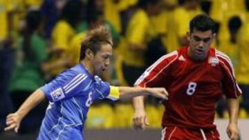 <b>FUTBOL SALA. </b>Mesa, de rojo, cambió el fútbol sala por el fútbol.