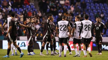 Soccer Football - Friendly international - Mexico v Valencia - Estadio Cuauhtemoc, Puebla, Mexico - October 12, 2024 Mexico and Valencia players shake hands after the match REUTERS/Henry Romero