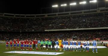 Los equipos antes del comienzo del partido.