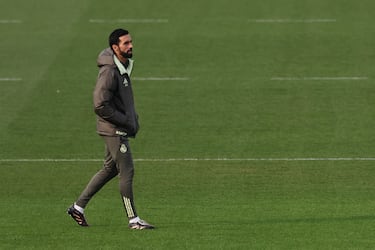 El nuevo entrenador del Real Madrid, Álvaro Arbeloa, dirige un entrenamiento en la Ciudad Deportiva Real Madrid en Valdebebas.