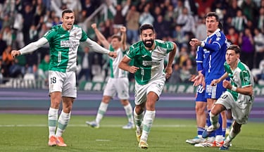 Estuvo cerca del doblete un Rubén Alves que tiene un poderío aéreo asombroso. Golazo de cabeza, en un córner, para dar la victoria al Córdoba, ante el Zaragoza. Luego volvió a marcar, pero el tanto fue anulado por fuera de juego.