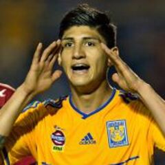 Acepta Alan Pulido que sí quiere jugar en Chivas