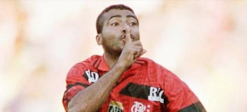 Romario celebra un gol con la camiseta del Flamengo.