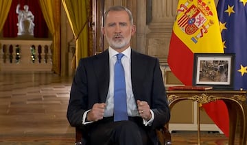 Gesto de Felipe VI con los puños cerrados