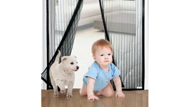 Olvídate de moscas, abejas y otros insectos con esta puerta mosquitera magnética, ideal para niños y mascotas