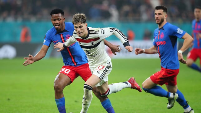 Garnacho y Mainoo meten al United en octavos