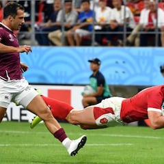 Gales derriba el muro georgiano con un festival de ensayos