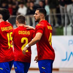 España golea a Inglaterra y se queda a un paso de la Eurocopa