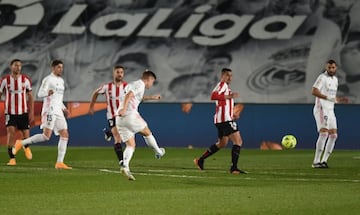 Kroos dispara a portería durante el Real Madrid-Athletic del martes. Ese tiro acabaría en el 1-0 para el equipo blanco, al borde del descanso.