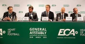 Reunión de la ECA en marzo de 2019. De izquierda a derecha: Michelle Centenaro, Andrea Agnelli, Edwin Van der Sar, Ivan Gazidis y David Frommer.