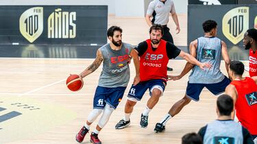 Ricky Rubio y Sergio Llull se emparejan durante el entrenamiento de la Selección de baloncesto del pasado 29 de julio, antes de que el base catalán comunicara su renuncia al Mundial.
