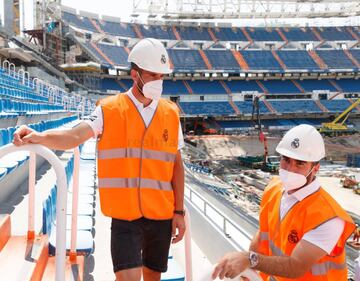 Nacho y Carvajal ojean su nueva casa.