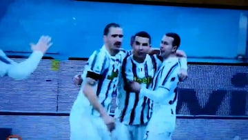 El vacile de Cristiano a Perin tras marcarle su segundo penalti por el medio