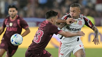 Lanus' defender #33 Tomas Guidara and Flamengo's forward #11 Everton Cebolinha fight for the ball during the Recopa Sudamericana first leg final football match between Argentina's Lanus and Brazil's Flamengo at the Ciudad de Lanus Stadium in Lanus, Buenos Aires province, on February 19, 2026. (Photo by JUAN MABROMATA / AFP)