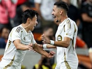 Dos expulsiones, golazos desde la frontal, el regreso de ‘HH’ y un debut de 15 años marcaron una noche peculiar en Texas.