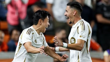 Dos expulsiones, golazos desde la frontal, el regreso de ‘HH’ y un debut de 15 años marcaron una noche peculiar en Texas.