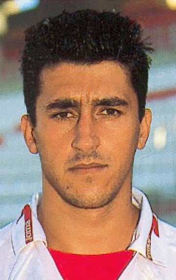 Jugó en el Real Betis en la temporada 1888/89 y en el Rayo Vallecano desde 1993 hasta 1995.