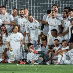 Real Madrid, con James en la grada, es campeón de LaLiga