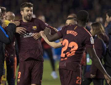 Los jugadores del Barcelona celebraron el título de Liga en el césped de Riazor