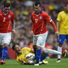 Medel: "Algunos hacen teatro y otros seguimos jugando"