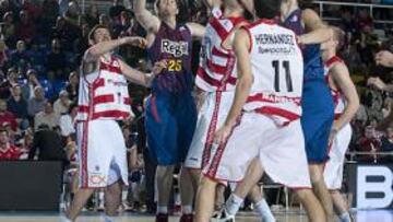 <b>SUPERIORES. </b>Lorbek, Arteaga y Tomic pelean por un rebote.