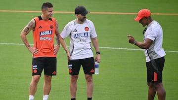 Colombia's midfielder James Rodriguez (L) gestures during a training session at the Metropolitan Stadium in Barranquilla, Colombia on June 5, 2025, on the eve of the FIFA World Cup 2026 qualifier football match against Peru. (Photo by Luis ACOSTA / AFP) (Photo by LUIS ACOSTA/AFP via Getty Images)