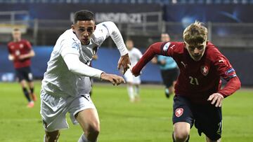 Italia arranca fatal: empate y doble sanción