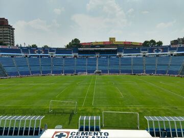 Así se ve el césped del Estadio Azul desde la tribuna. 