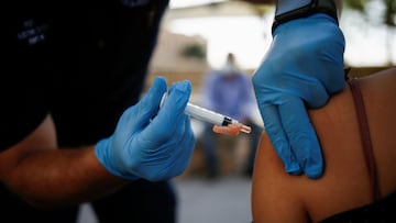 A healthcare worker from the El Paso Fire Department administers the Moderna vaccine against the coronavirus disease (COVID-19) at a vaccination centre near the Santa Fe International Bridge, in El Paso, Texas, U.S May 7, 2021. Picture taken May 7, 2021. REUTERS/Jose Luis Gonzalez