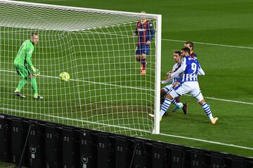 0-1. Willian José marcó el primer gol.