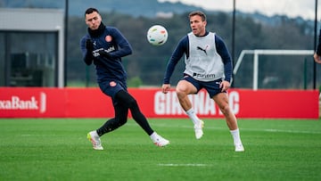 Arthur durante un entrenamiento con el Girona.