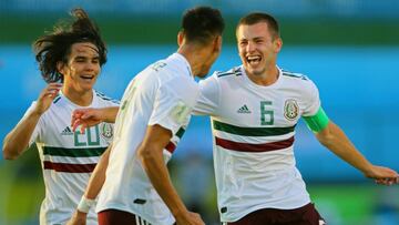 Eugenio Pizzuto y Bruce El-mesmari celebrando en el mundial Sub-17