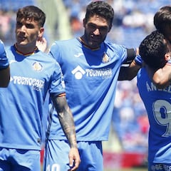 Extremos y medios centros como prioridad