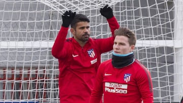 Kevin Gameiro y Diego Costa, durante un entrenamiento del Atl&eacute;tico de Madrid.