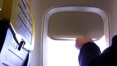 ¿Por qué hay que subir las ventanillas de un avión en el despegue y aterrizaje?