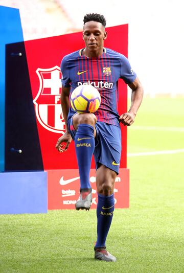 Yerry Mina presentado presentado en el Barcelona en el Camp Nou