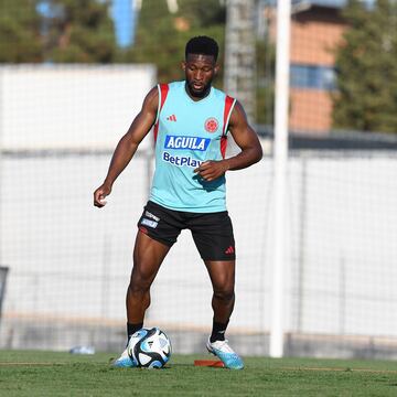 Entrenamiento de la Selección Colombia en el Complejo Deportivo del Valencia.