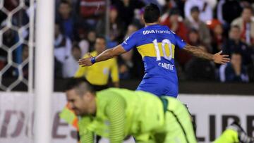 Carlos T&eacute;vez festeja su gol en el encuentro entre Cerro Porte&ntilde;o y Boca Juniors en la ida de octavos de final de la Copa Libertadores.