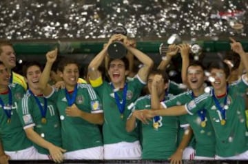 México consiguió el Bicampeonato de la categoría en casa. El escenario fue el mítico Estadio Azteca que albergó a más de 100 mil personas para un juego de selecciones menores. Antonio ‘Pollo’ Briseño y Giovani Casillas los anotadores por el campeonato.