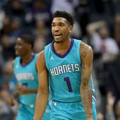 Los Hornets frenan a Giannis en la presentación NBA de Monk