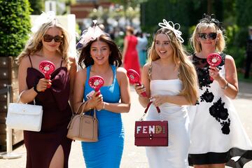 Esta semana se celebra en Ascot, al sur de Inglaterra, la tradicional y pintoresca carrera de caballos con la presencia de la realeza británica. 