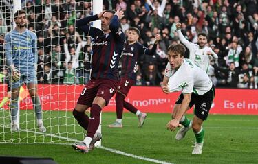 El guante de Iñigo Vicente deja contra las cuerdas a Beñat San José