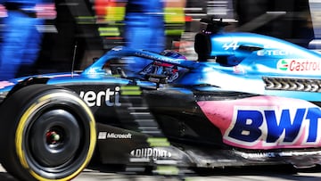 Fernando Alonso (ESP) Alpine F1 Team A522 makes a pit stop.  Italian Grand Prix, Sunday 11th September 2022. Monza Italy.